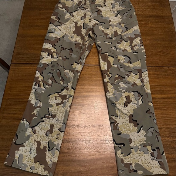 KUIU Men's Valo Attack Camouflage Pants Size 34 Short. 34 waist 30 inseam